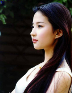 Chiếc mũi Hàn Quốc giúp bạn gái tự tin tỏa sáng