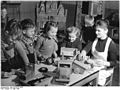Bundesarchiv Bild 183-41637-0004, Boldekow, Blick in den Kindergarten.jpg