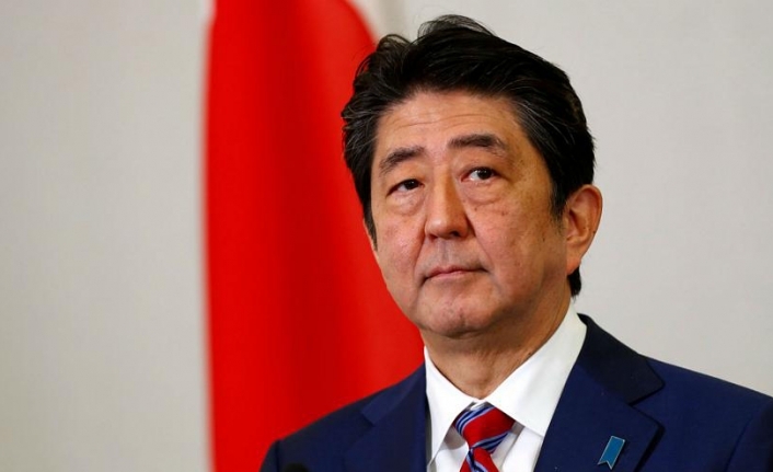Abe ends Australia trip with tribute to fallen Japanese submariners