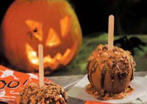 Easy Halloween Party Treat: Caramel Toffee Apples