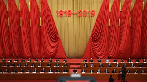 2019年4月30日，北京人民大会堂举行五四运动一百周年纪念大会。习近平在大会上要求中国青年“听党话跟党走”。（美联社）