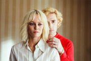 Vanessa Paradis et Nicolas Maury dans le film « Un couteau dans le cœur » de Yann Gonzalez.