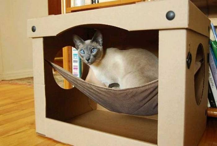 Домик для кота из картонной коробки