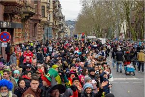 The Carnival parade in Wiesbaden, one of Germany's biggest, sets off from the Elsaesser Platz at 1:11 p.m.<br>Courtesy of wiesbaden.de