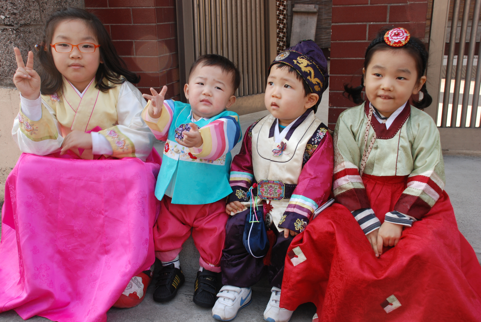 Hanbok là trang phục truyền thống lâu đời của Hàn Quốc