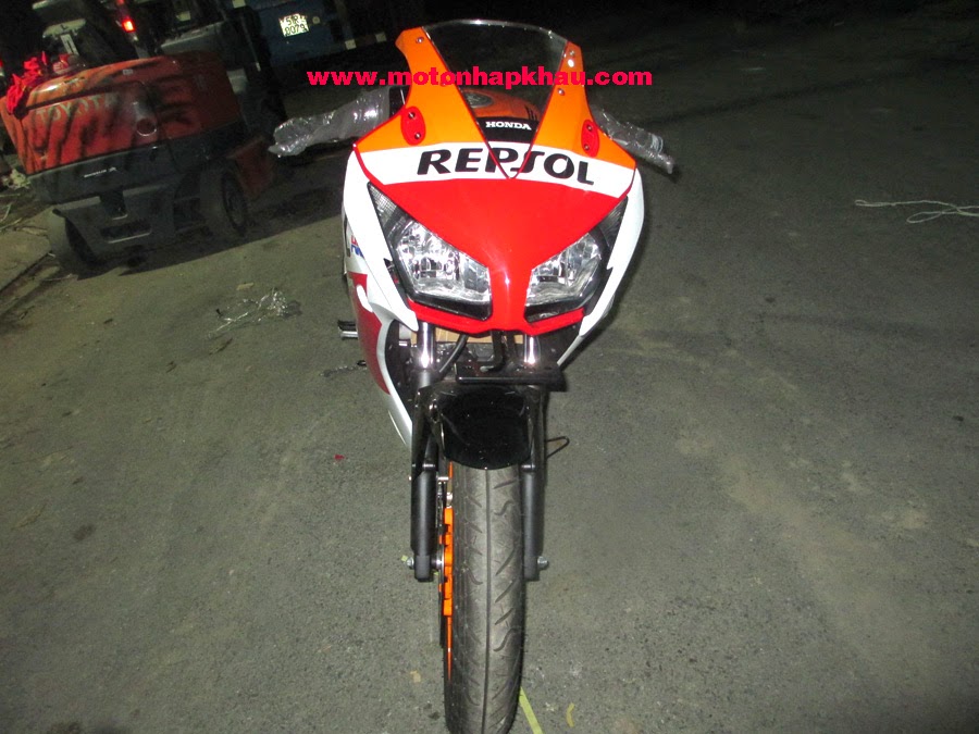 Honda CBR150R 2015 Repsol