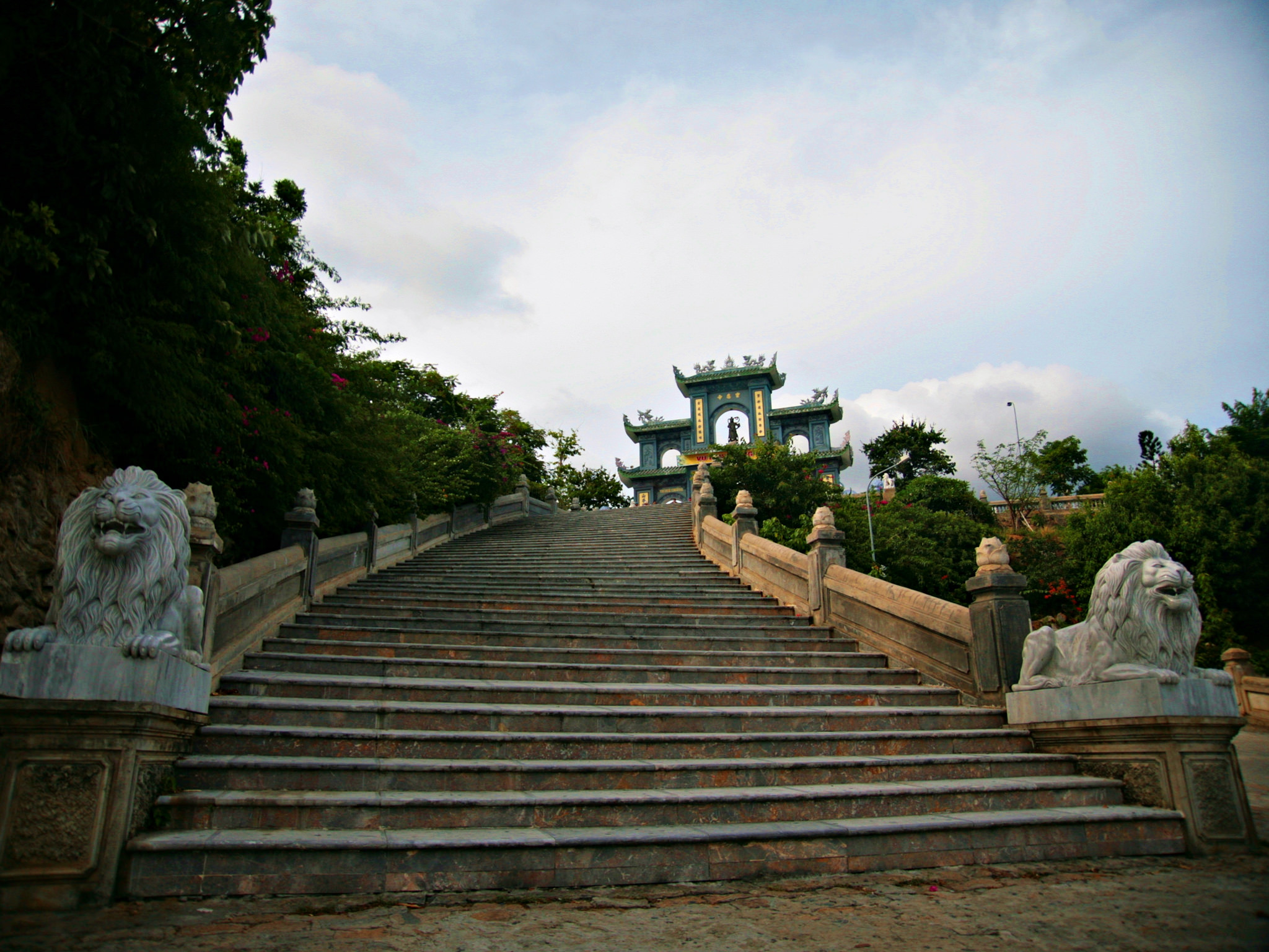 stairs up to gateway at Linh Ung Pagoda, Vietnam