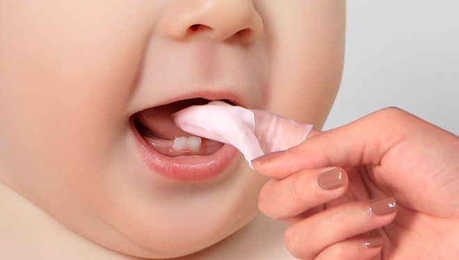 rơ lưỡi cho trẻ sơ sinh bằng rau ngót 