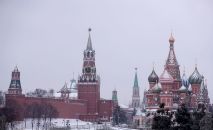 Вид из парка Зарядье на Покровский собор и Спасскую башню Московского Кремля