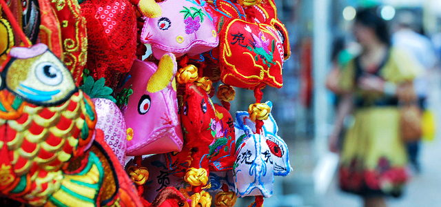 Shopping in Chinatown by Zhu, Flickr