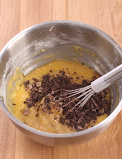 làm bánh bong lan nhan chocolate chuối 3