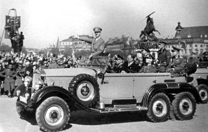 Hitler and staff in Mercedes-Benz G4