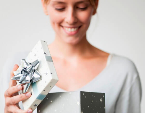 Что подарить жене на 30 лет: советы по выбору подарка на день рождения