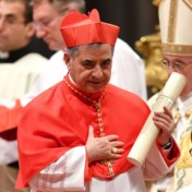 Vaticaans corruptieproces plaatst kardinaal in beklaagdenbank