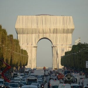 L'Arc de Triomphe Wrapped by Christo and Jeanne-Claude
