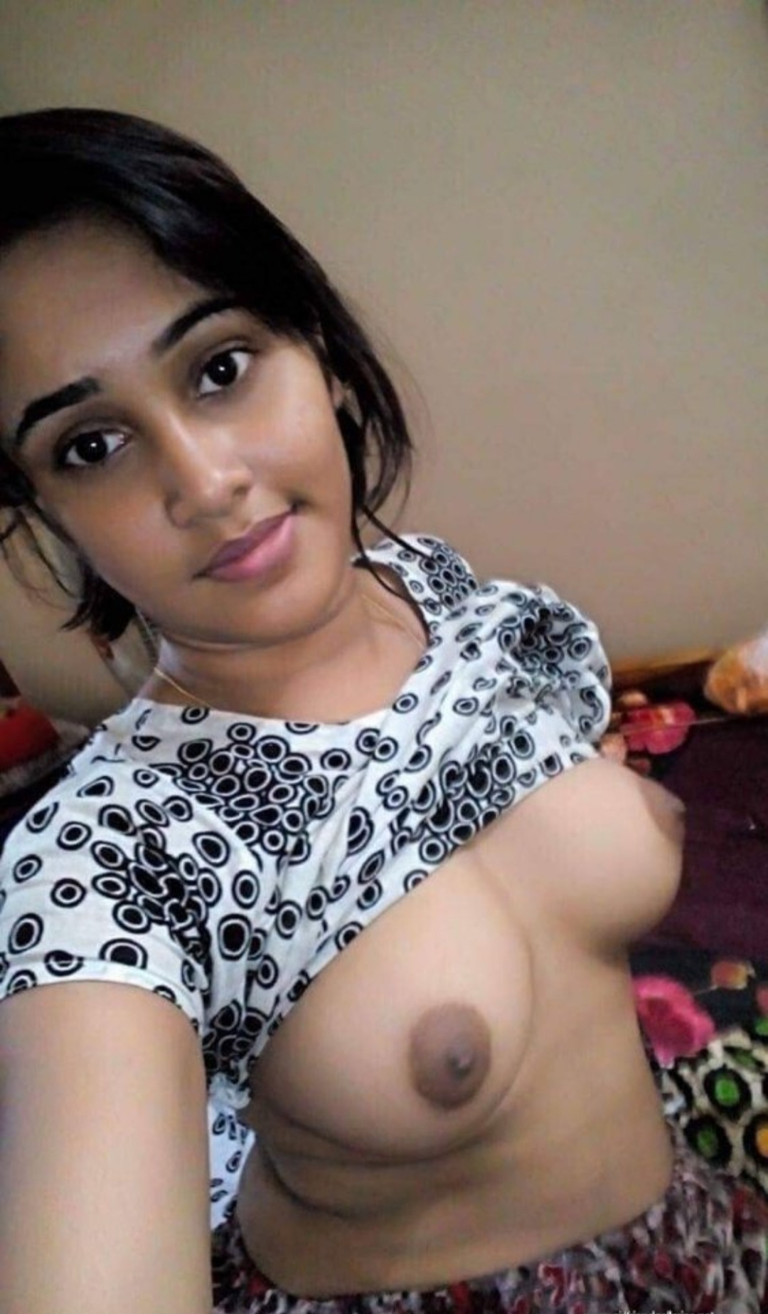 South Indian college girl showing her boob\'s | Indian Girls  Porn | Arab Girl Pics
