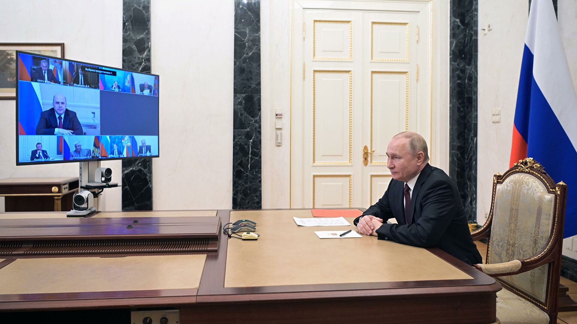 Президент РФ Владимир Путин проводит оперативное совещание с постоянными членами Совета безопасности РФ - РИА Новости, 1920, 25.02.2022