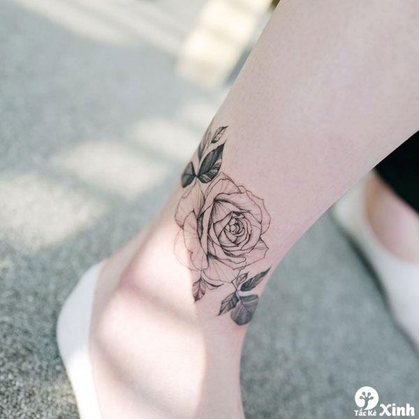 hình xăm hoa hồng nhỏ ở cổ chân