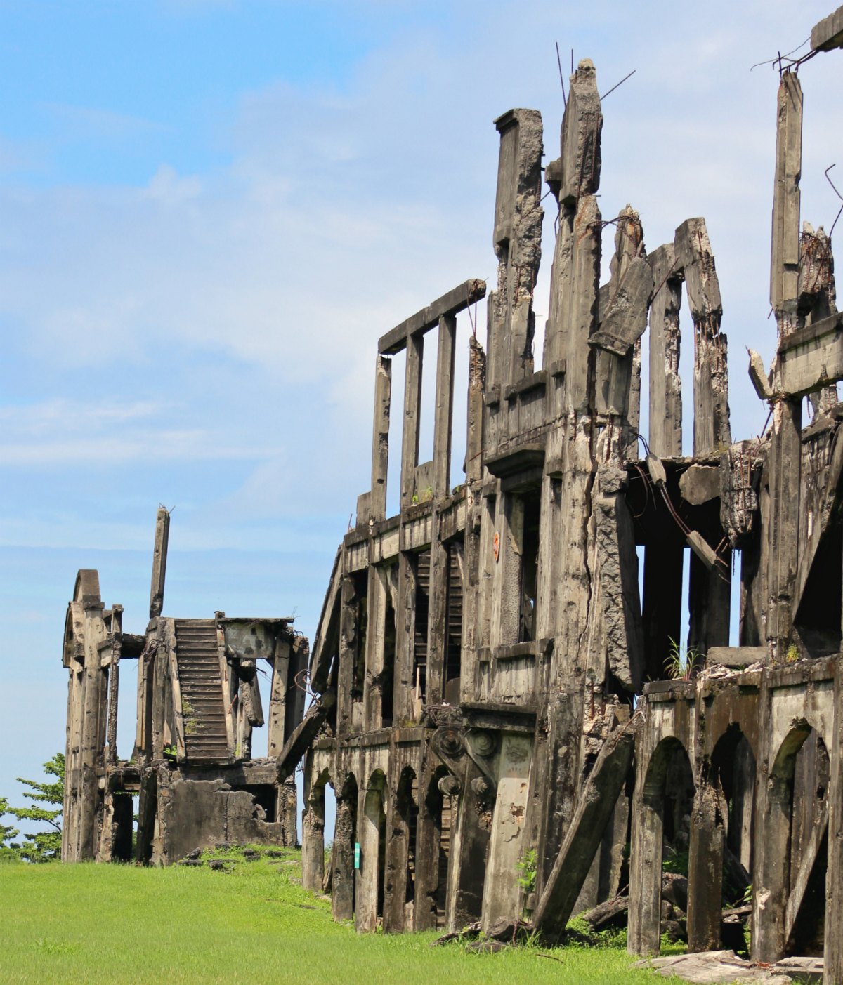 Corregidor-barracks-ruins