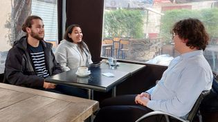 Sylvin, Selma et Goran (de gauche à droite), militants LFI montpelliérains.&nbsp; (VICTORIA KOUSSA / FRANCE-INFO)