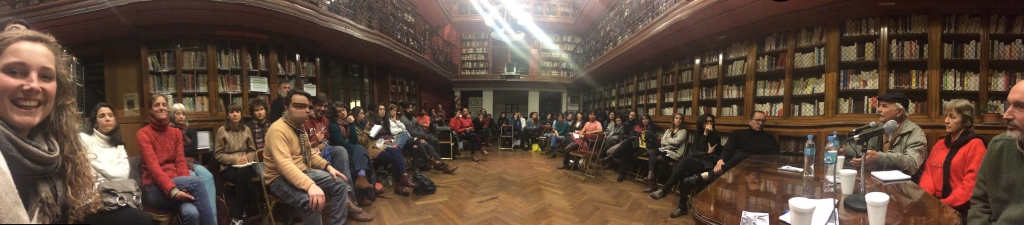The premiere screening of „Voices of Transition“ in the Argentinian capital happened in the crammed library of the “Alliance Française”.
