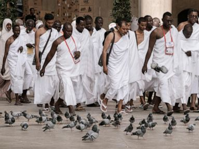  Hajj pilgrims perform final rituals in Mecca before heading to Mina
