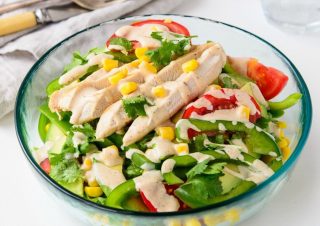 Salad ức gà với rau củ